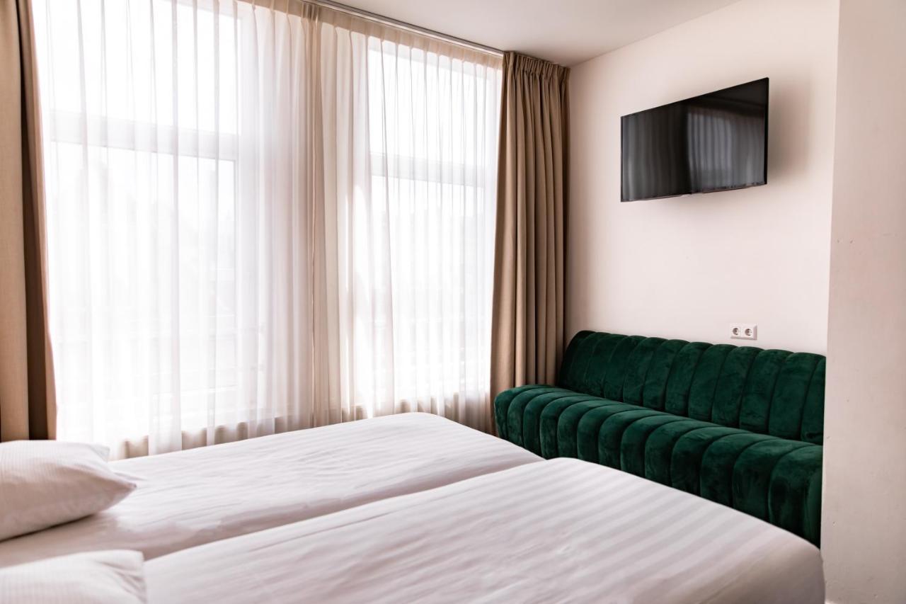 Ambassador City Centre Hotel Haarlem Bagian luar foto